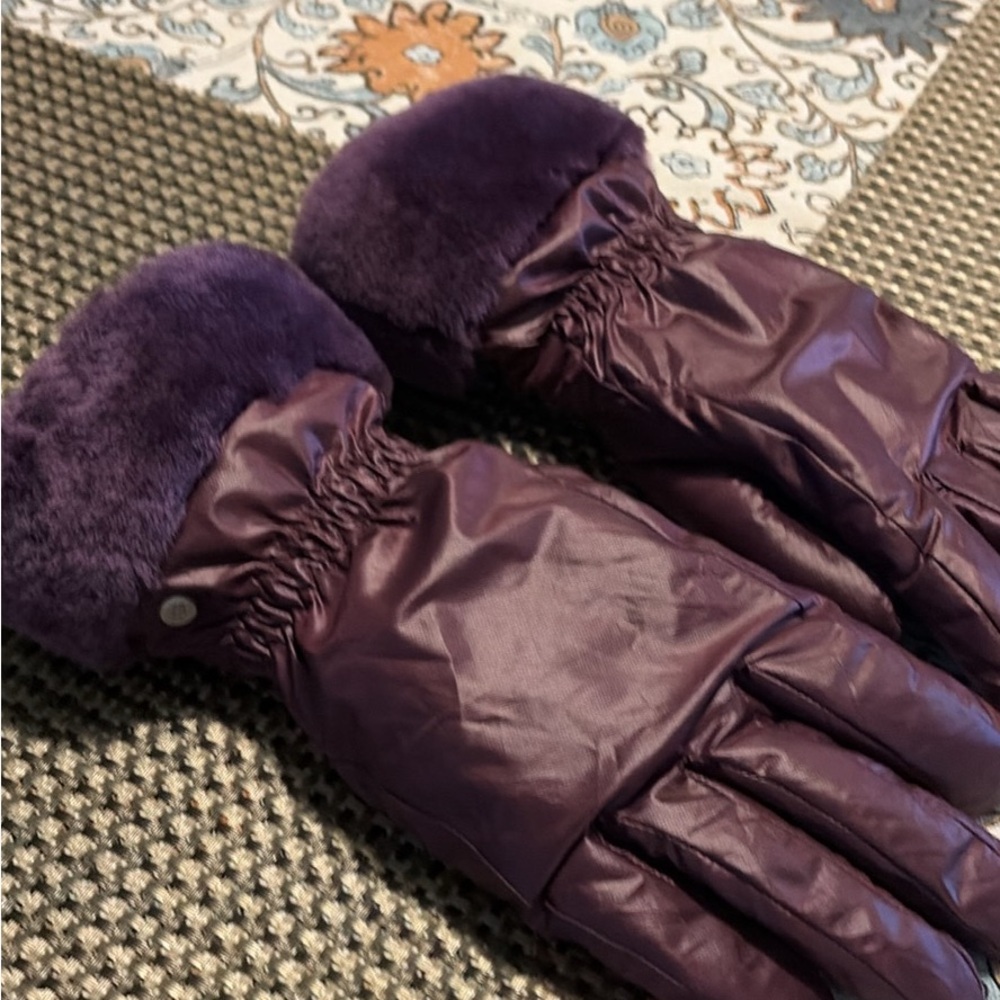 UGG Plush Cuff Winter Gloves in Deep Purple